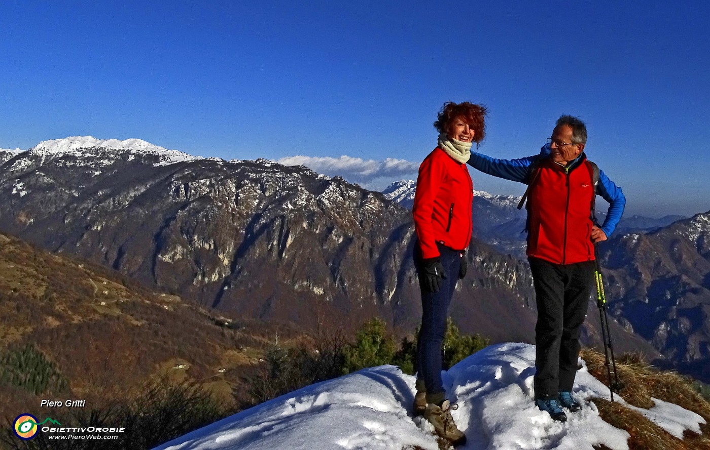 60 Bella vista verso Cancervo e Venturosa...con vento ! .JPG -                                